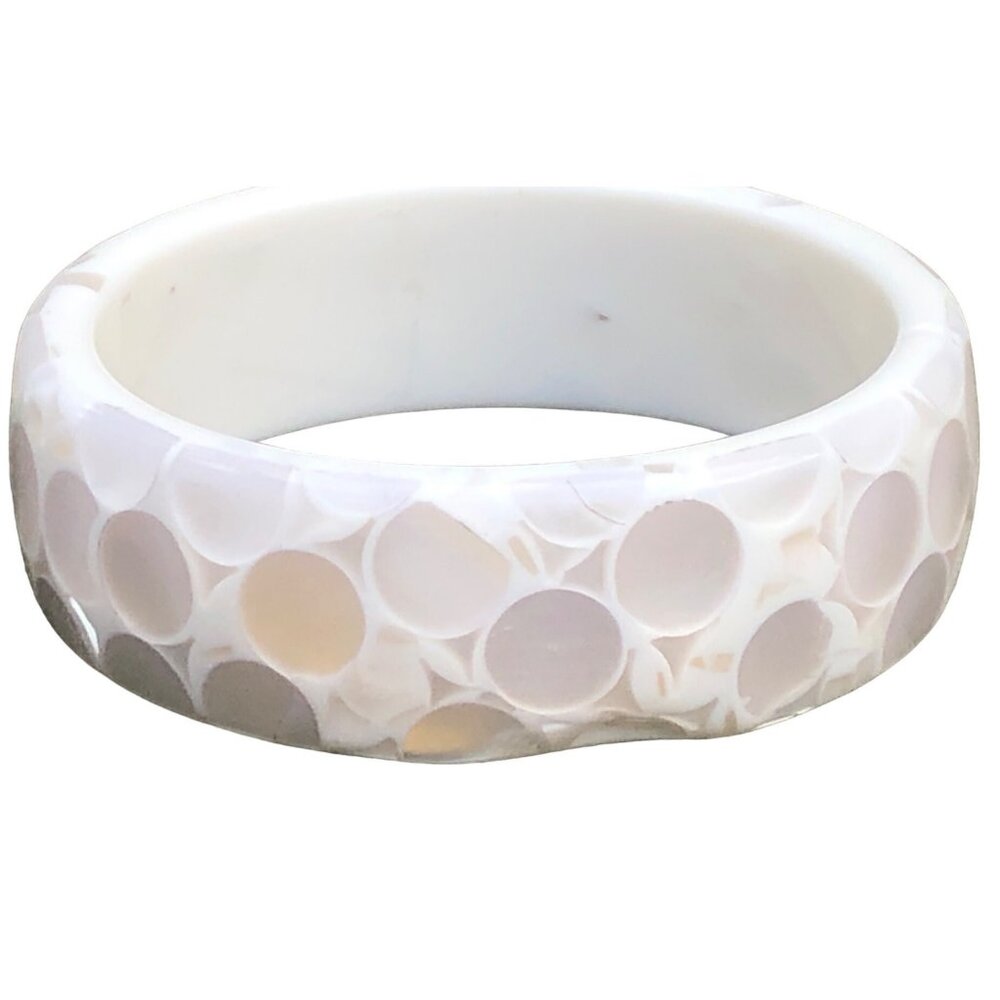 Chunky Vintage White Lucite Bangle Bracelet with Encased Mother of Pearl Polka D - Picture 6 of 7